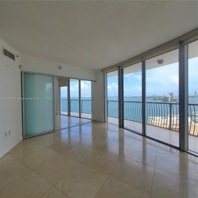 Building Photo - 1750 N Bayshore Dr