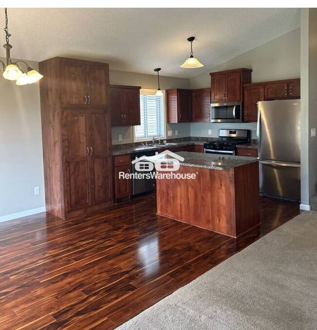 Building Photo - Beautiful Home, Great Location