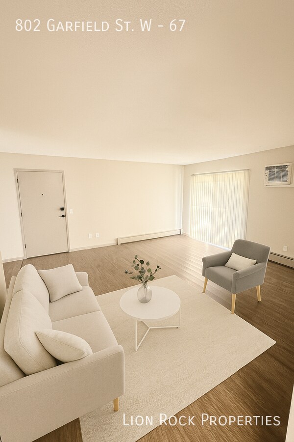 Building Photo - 802 Garfield St W