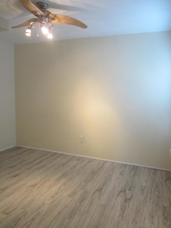 Building Photo - 4401 Seagate Ln N