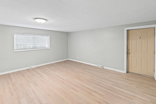 Building Photo - 113 E Apple St