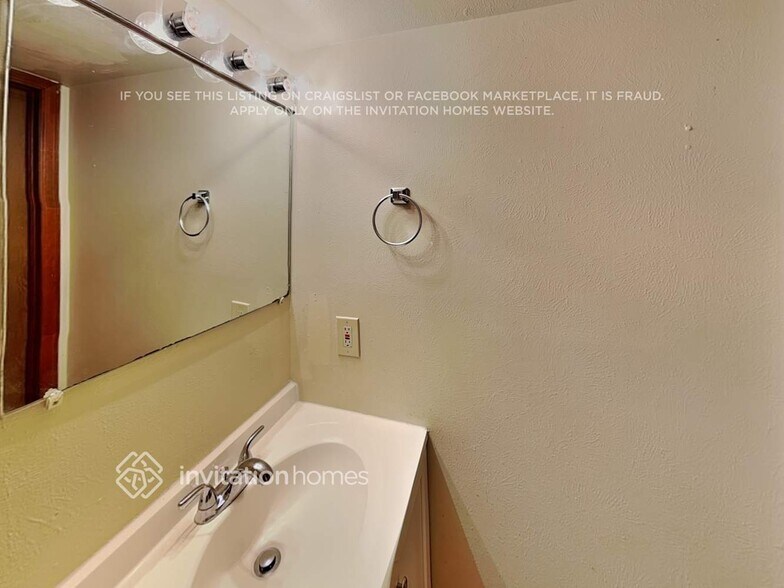 Building Photo - 4490 S Ceylon Way