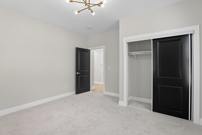 Building Photo - 136 S Spencer Ave