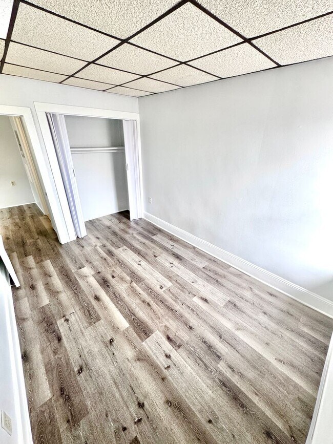 Building Photo - 295 S 14th St