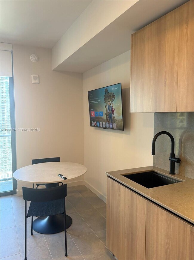 Building Photo - 121 NE 5th St