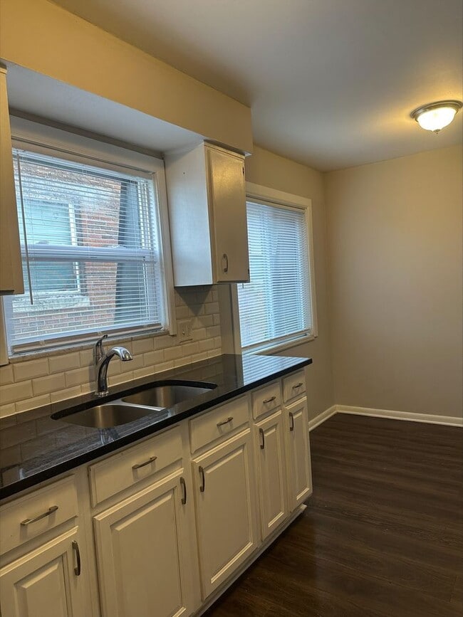 Building Photo - 2 Bed 1 Bath Apartment in Columbus!