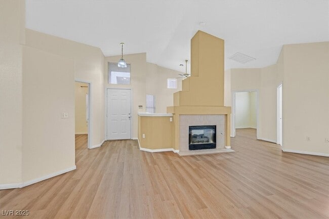 Building Photo - 137 Tapatio St
