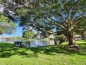 Building Photo - 9410 Poinciana Pl