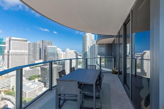 Building Photo - 1000 Brickell Plaza