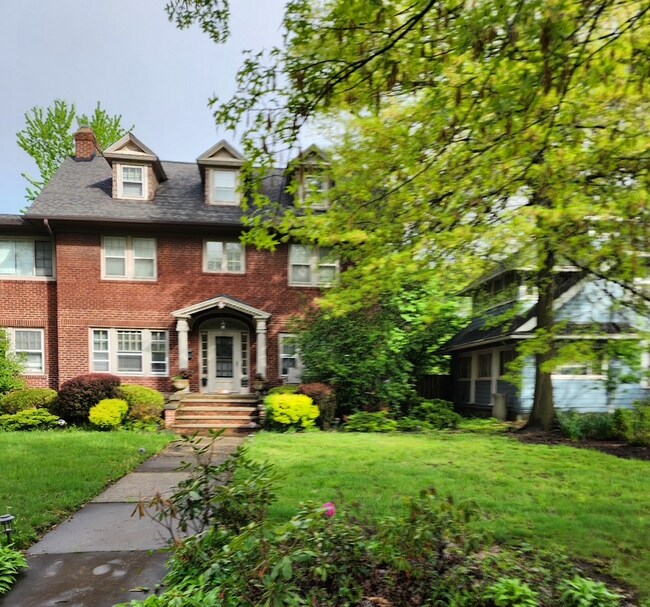 Primary Photo - 2501 Euclid Heights Blvd