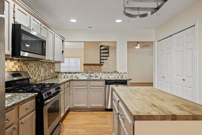 Building Photo - 98 W Trillium Cir