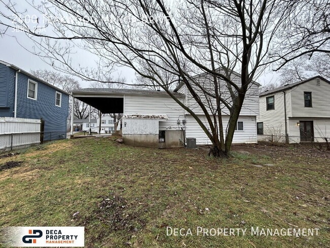 Building Photo - 2400 Teakwood Manor Dr