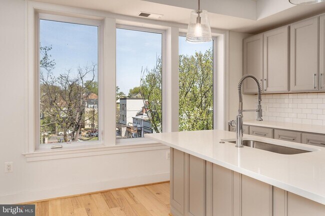 Building Photo - 811 Upshur St NW
