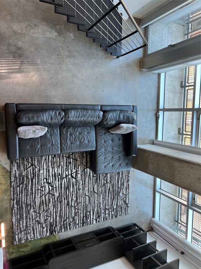 Building Photo - 2000 Bagby St