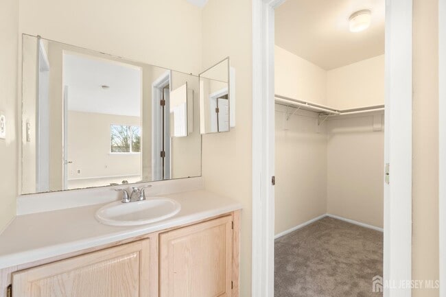 Building Photo - 1606 Madaline Dr