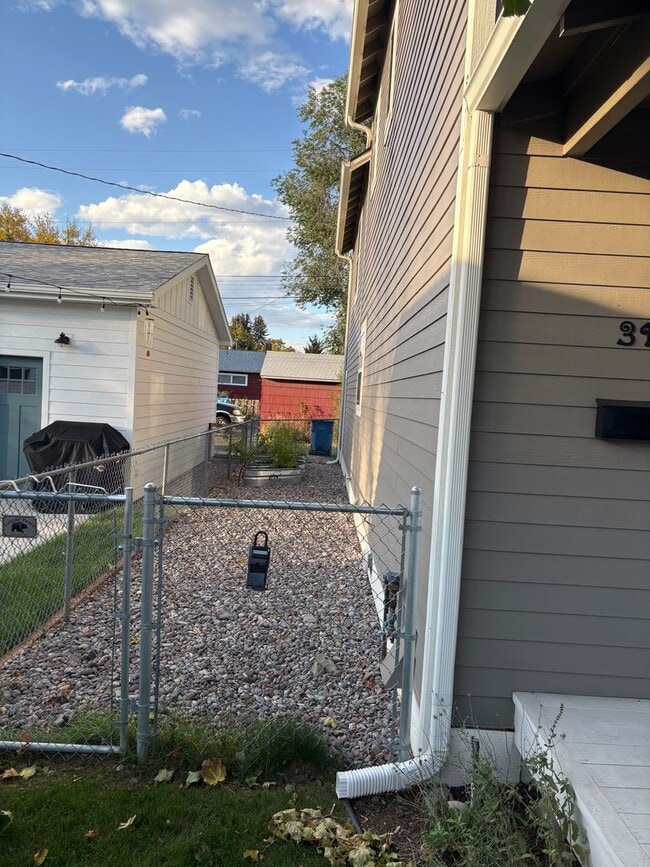 Building Photo - Spacious Lewis & Clark 4-Bedroom Home
