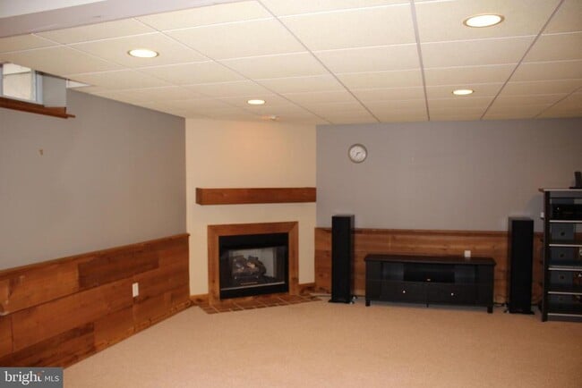 Building Photo - 176 S Patricia Dr