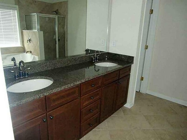 Building Photo - 10905 Brunson Dr