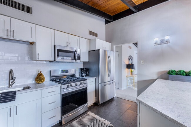 Building Photo - 7739 Peach Tree Ln