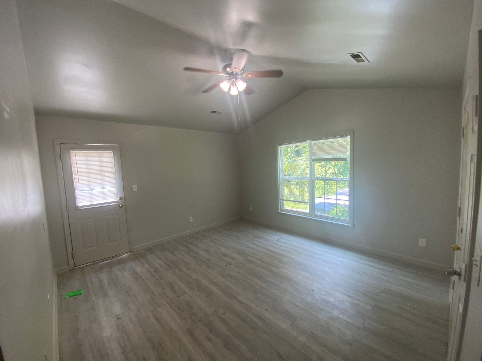 Building Photo - Room in Duplex on Beck St