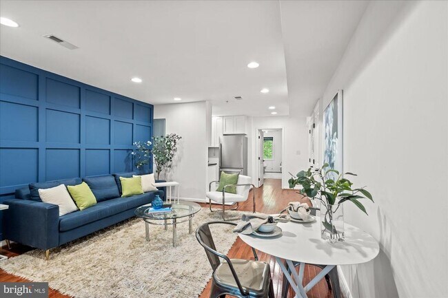 Building Photo - 1241 18th St NE