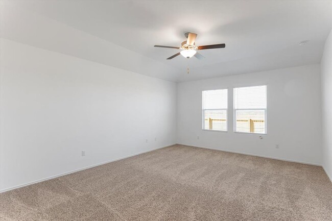 Building Photo - 425 Escondido Cir