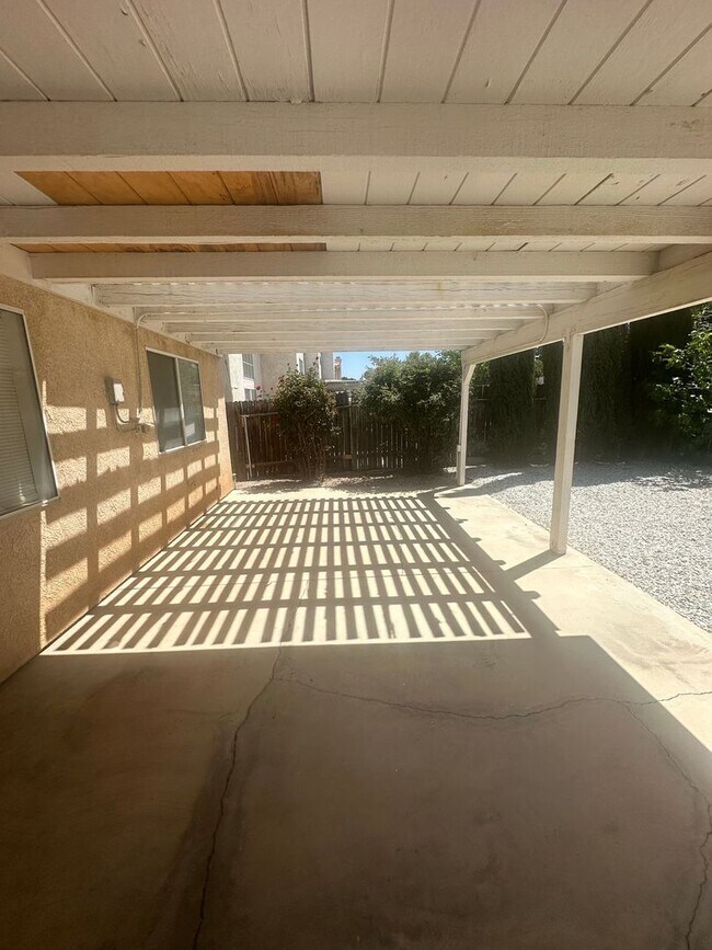 Building Photo - 5 BEDROOM, 2 STORY,SPACIOUS VICTORVILLE HOME! NEAR MALL!