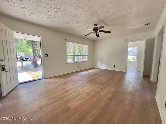 Building Photo - 2051 Danese St