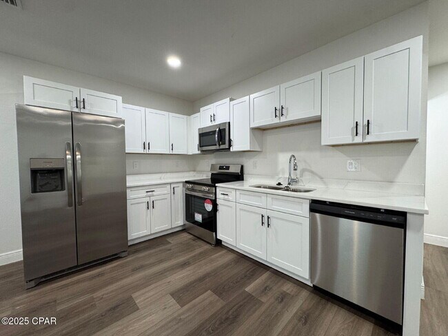 Building Photo - 148 Claire Ave