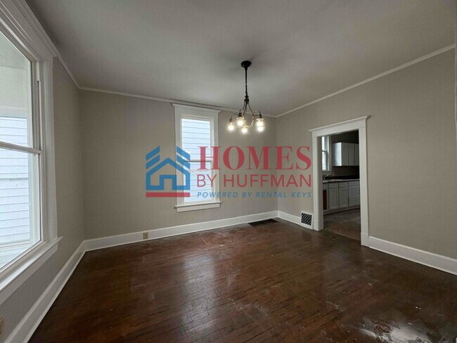 Building Photo - Spacious 3 Bedroom House | Two-Story | Loc...