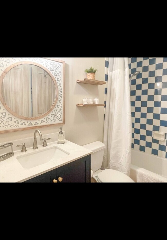 Building Photo - 758 RSCR 1490 Point - Furnished Home