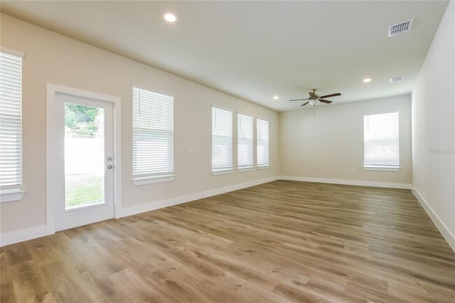 Building Photo - 313 Whiteheart Dr