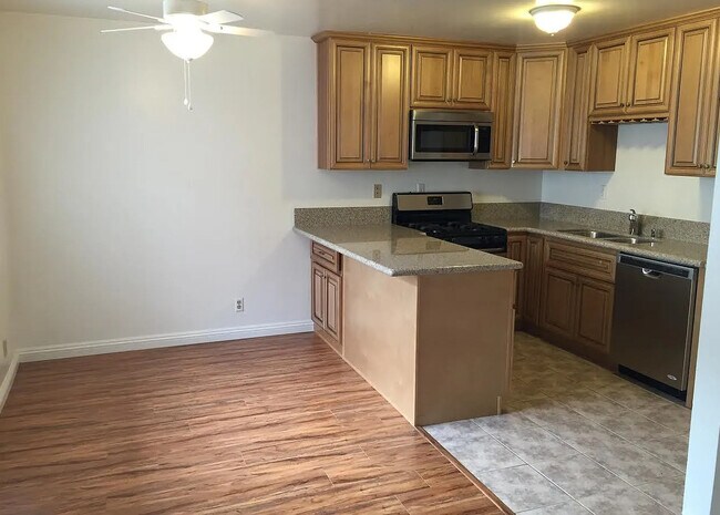 Building Photo - 2115 Mathews Ave