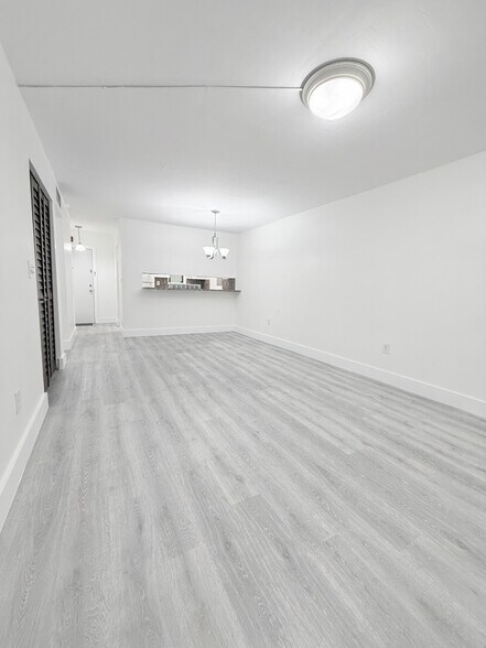 Building Photo - 145 SW 30th Ct