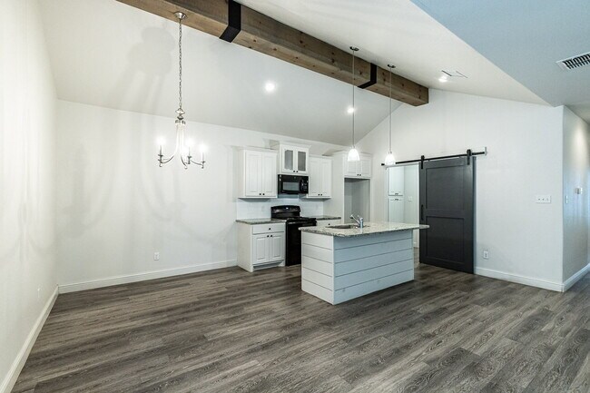 Building Photo - The Finer Things In Life/ The Town Homes o...