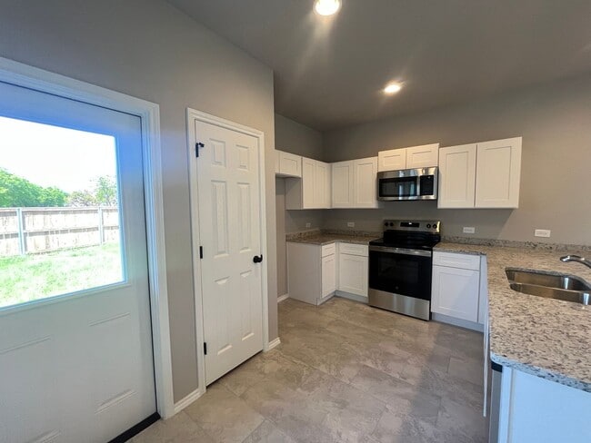 Building Photo - 8615 Valentina Wy