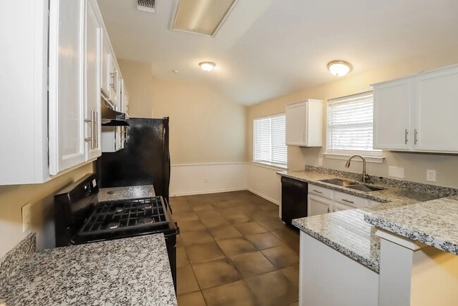 Building Photo - 2670 Hill Street Cove