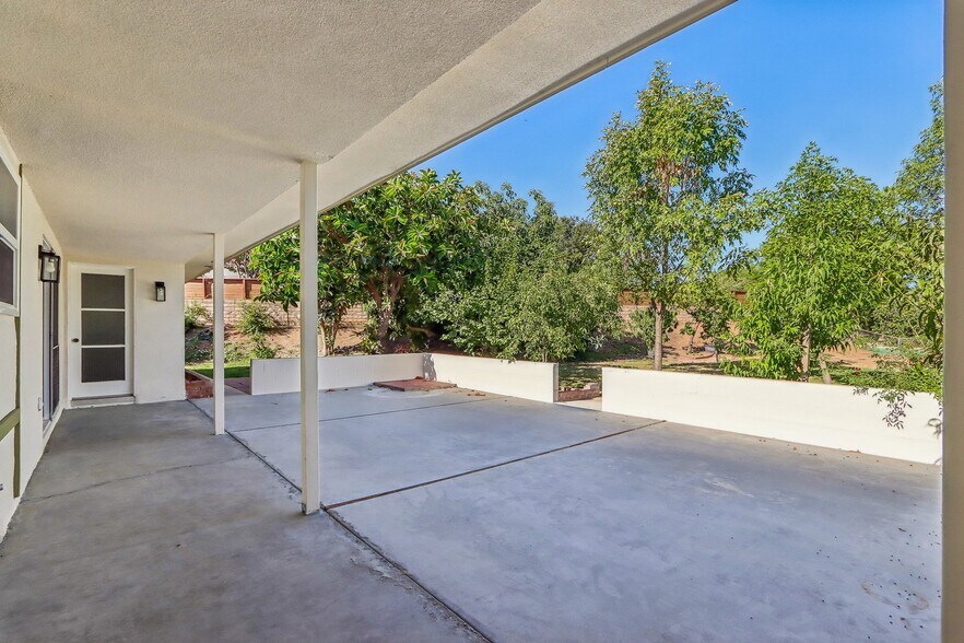 Building Photo - 1184 Lyndhurst Dr