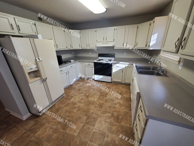 Building Photo - 11425 W 61st St
