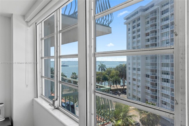 Building Photo - 1408 Brickell Bay Dr