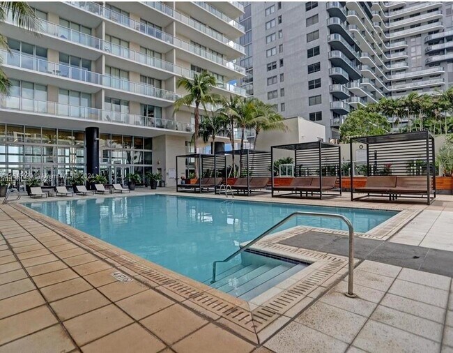 Building Photo - 3451 NE 1st Ave