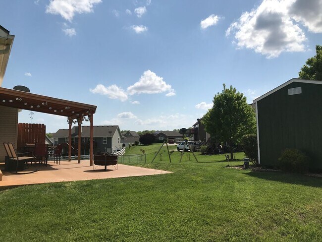 Building Photo - 449 Poplar St