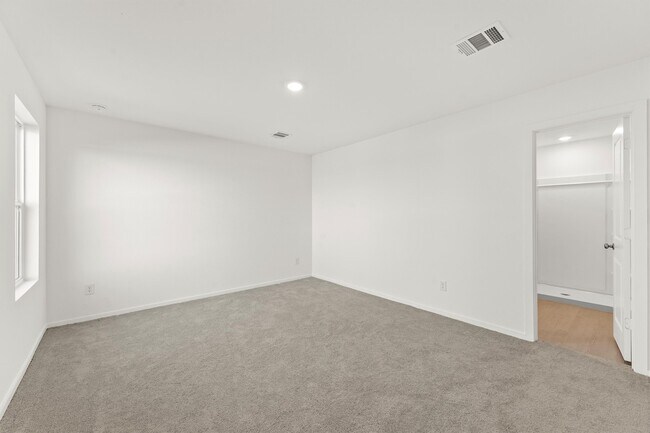 Building Photo - 3061 Sunrise Dr