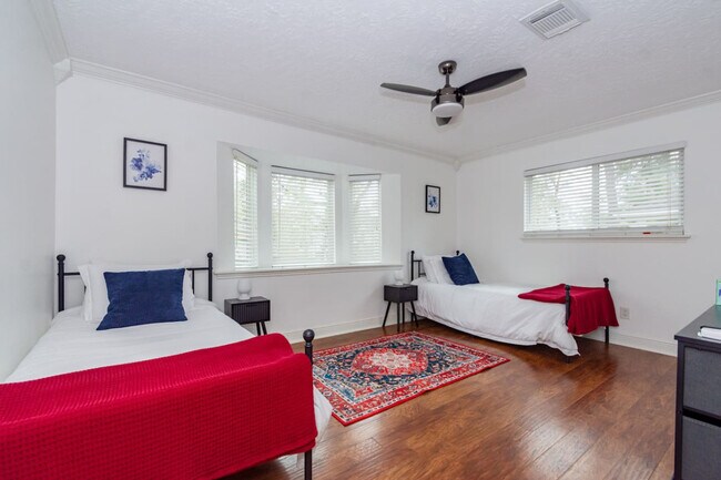 Building Photo - 1423 Sweet Grass Trail