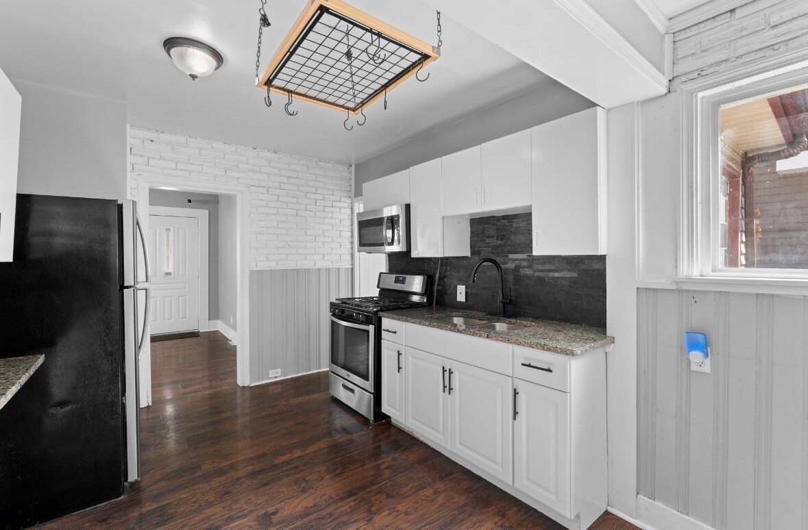 Building Photo - 243 Edgewood Pl