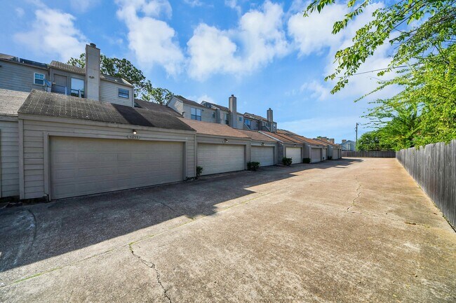 Building Photo - 1059 Country Pl Dr