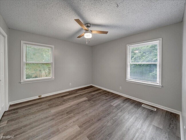 Building Photo - 2 br, 1.5 bath House - 5200 Forsyth Road