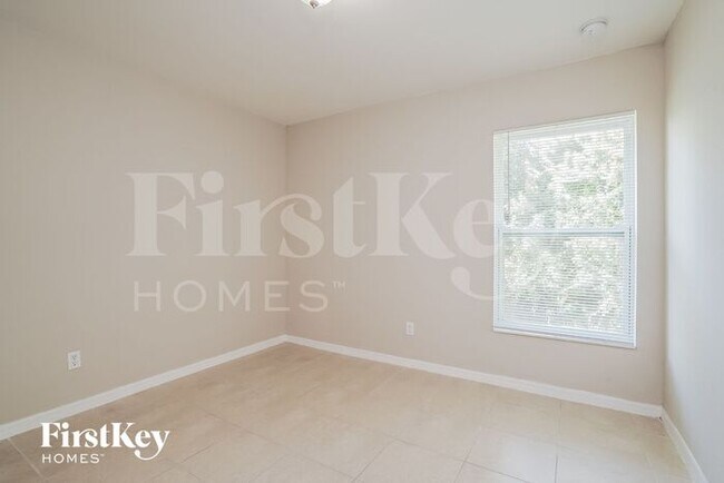 Building Photo - 416 Portola Ave