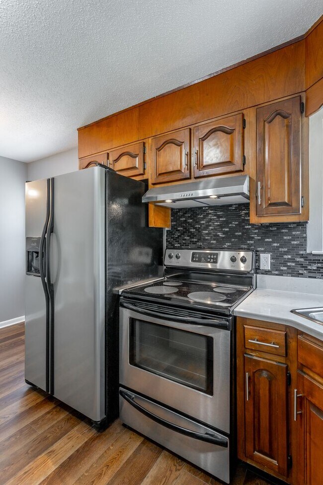 Building Photo - Newly Available! 2 Bedroom 1 Bathroom in the Heart of Hixson!