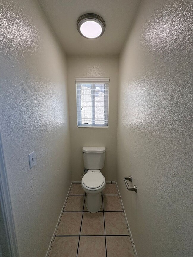 Building Photo - 2 Story Home Near Shopping Center Rent Ready!